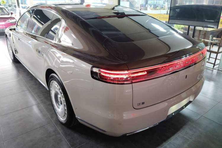 Used Hima S800 2025 Model, Range-Extended Starlight Executive Edition, 4 Seats Rear Left 45 Deg