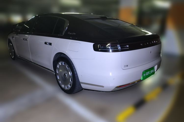 Used Hima S800 2025 Model, Range-Extended Starlight Premium Edition, 5 Seats Rear Left 45 Deg