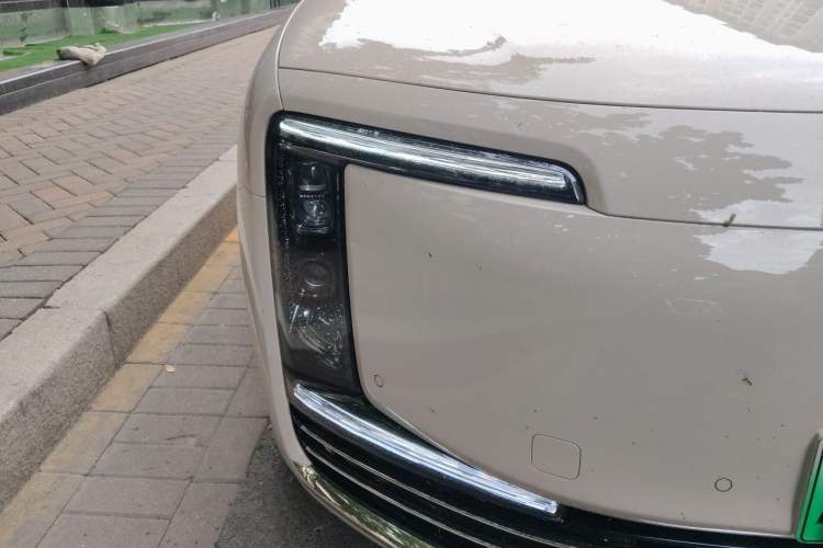 Used Hima S800 2025 Model, Range-Extended Starlight Premium Edition, 5 Seats Right Front Headlight