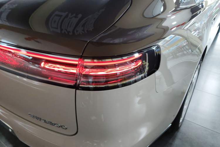 Used Hima S800 2025 Model, Range-Extended Starlight Executive Edition, 4 Seats Right Rear Taillight