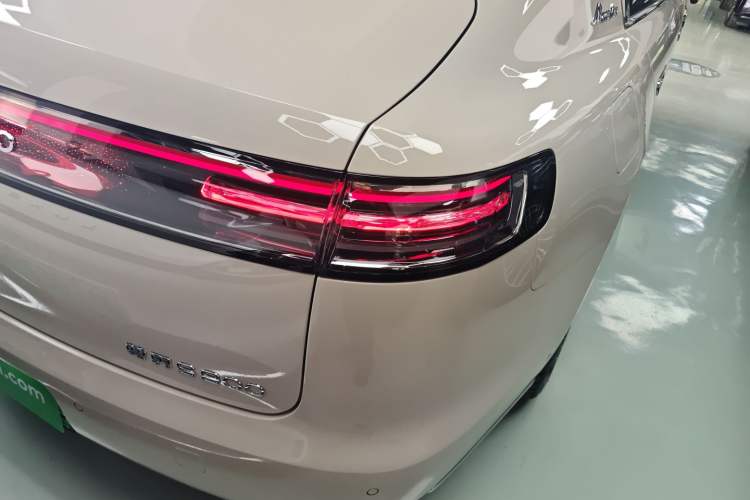 Used Hima S800 2025 Model, Range-Extended Starlight Executive Edition, 4 Seats Right Rear Taillight