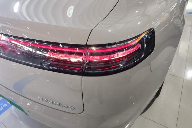 Used Hima S800 2025 Model, Pure Electric Starlight Premium Edition, 5 Seats Right Rear Taillight