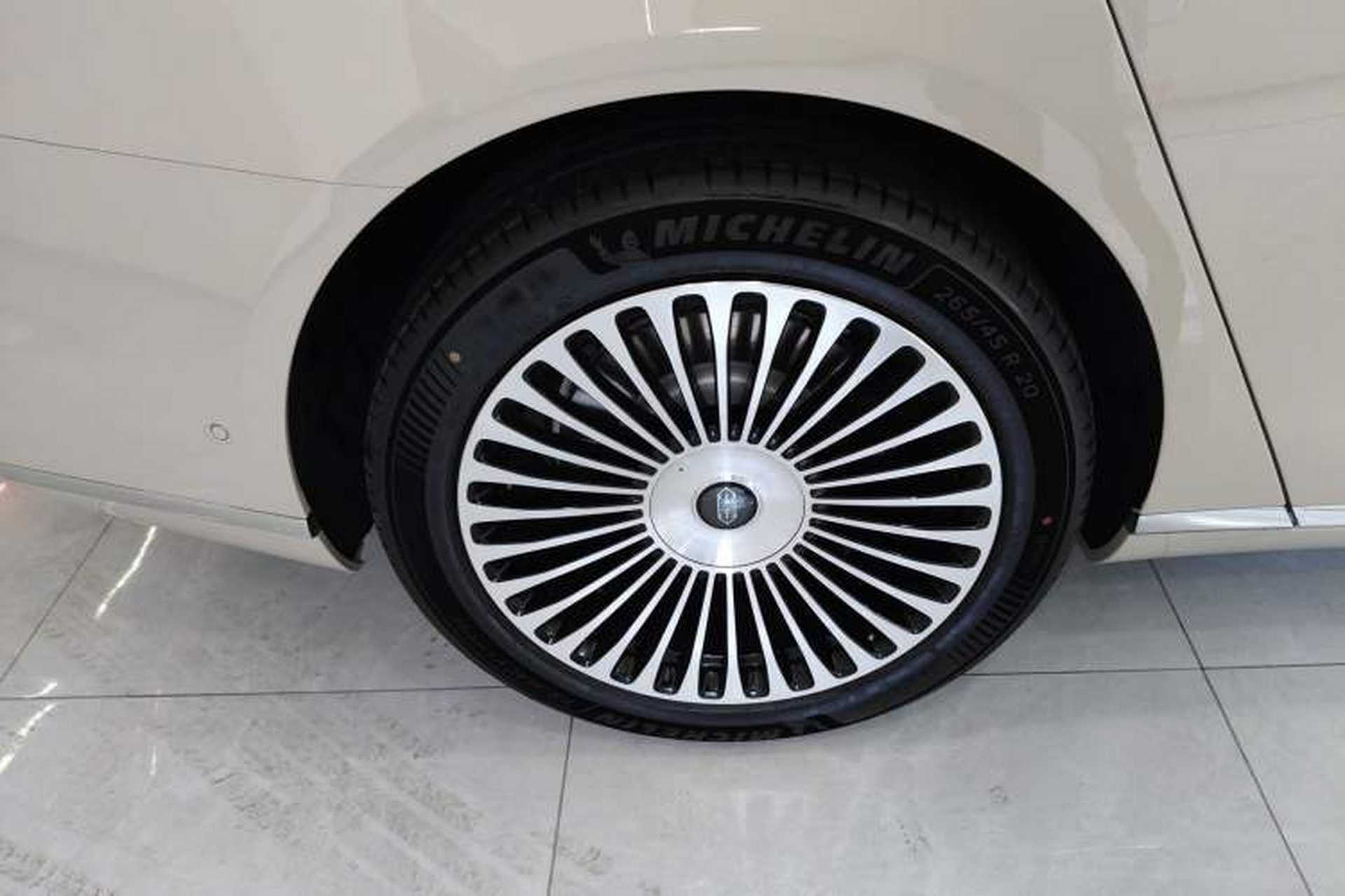 Used Hima S800 2025 Model, Pure Electric Starlight Premium Edition, 5 Seats Right Rear Wheel Hub
