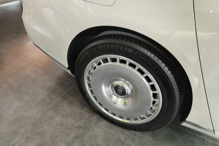 Used Hima S800 2025 Model, Range-Extended Starlight Executive Edition, 4 Seats Right Rear Wheel Hub