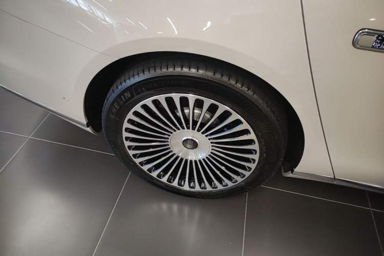 Used Hima S800 2025 Model, Pure Electric Starlight Executive Edition, 4 Seats Right Rear Wheel Hub