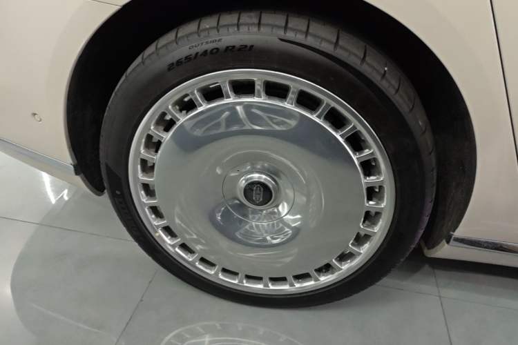Used Hima S800 2025 Model, Pure Electric Starlight Premium Edition, 5 Seats Right Rear Wheel Hub