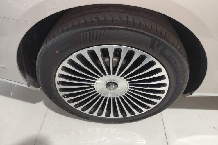 Used Hima S800 2025 Model, Pure Electric Starlight Premium Edition, 5 Seats Right Rear Wheel Hub