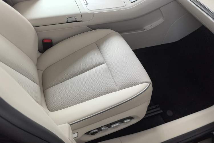 Used Hima S9T 2025 Model Range-Extended Max Right Front Seat
