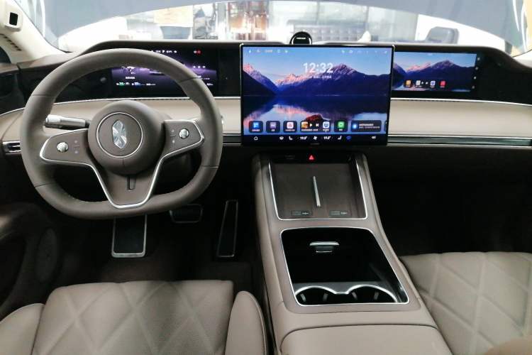 Used Hima S9T 2025 Model Range-Extended Ultra Long-Range Version Center Console