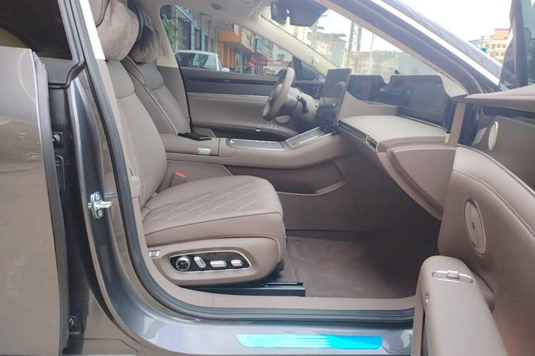 Used Hima S9T 2025 Model Range-Extended Ultra Long-Range Version Right Front Seat