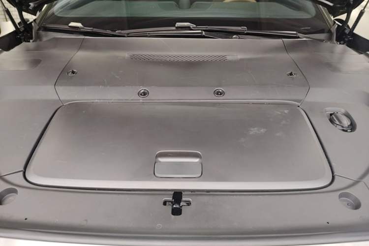 Used Hima S9T 2025 Model Pure Electric Four-Wheel-Drive Ultra Engine Bay
