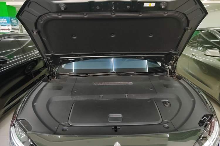 Used Hima S9T 2025 Model Pure Electric Four-Wheel-Drive Ultra Engine Bay