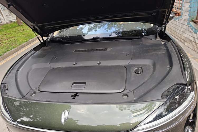 Used Hima S9T 2025 Model Pure Electric Four-Wheel-Drive Ultra Engine Bay