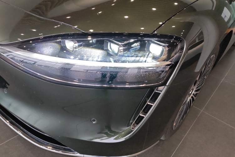 Used Hima S9T 2025 Model Pure Electric Four-Wheel-Drive Ultra Left Front Headlight