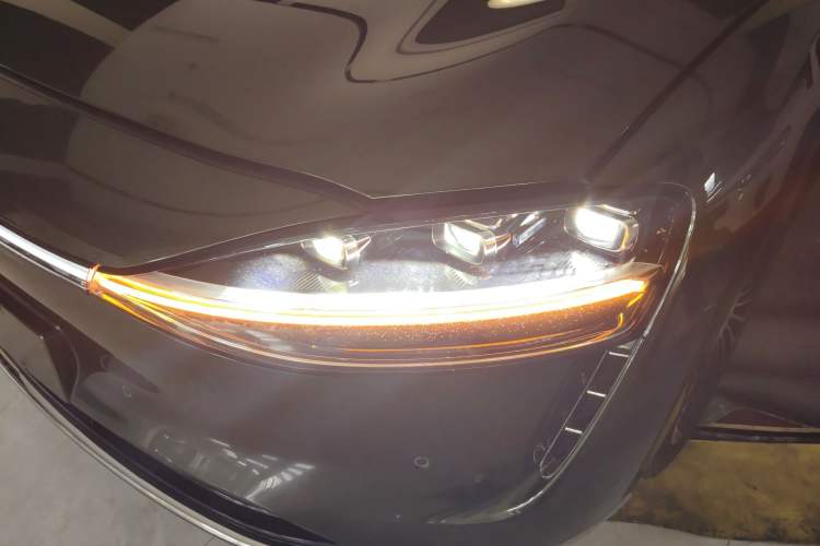 Used Hima S9T 2025 Model Pure Electric Four-Wheel-Drive Ultra Left Front Headlight