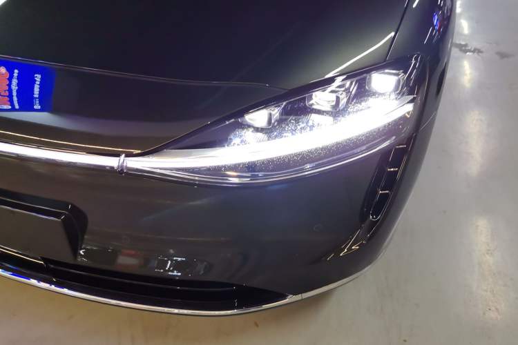Used Hima S9T 2025 Model Pure Electric Four-Wheel-Drive Ultra Left Front Headlight