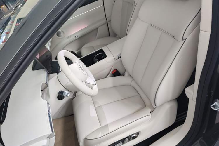 Used Hima S9T 2025 Model Range-Extended Ultra Long-Range Version Left Front Seat