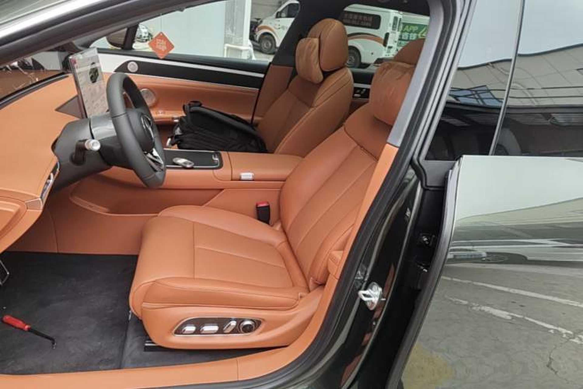 Used Hima S9T 2025 Model Range-Extended Max Left Front Seat