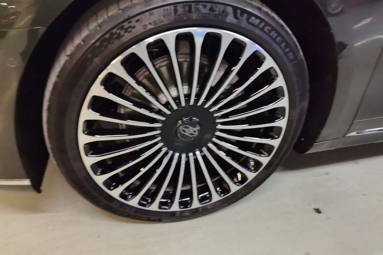 Used Hima S9T 2025 Model Pure Electric Four-Wheel-Drive Ultra Left Front Wheel Hub