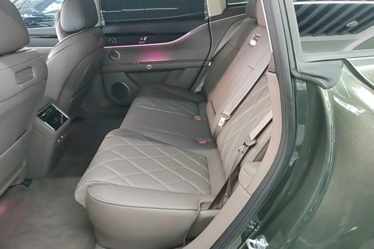 Used Hima S9T 2025 Model Pure Electric Four-Wheel-Drive Ultra Left Rear Seat