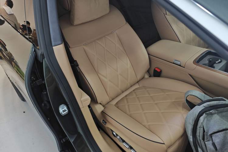 Used Hima S9T 2025 Model Range-Extended Ultra Long-Range Version Right Front Seat