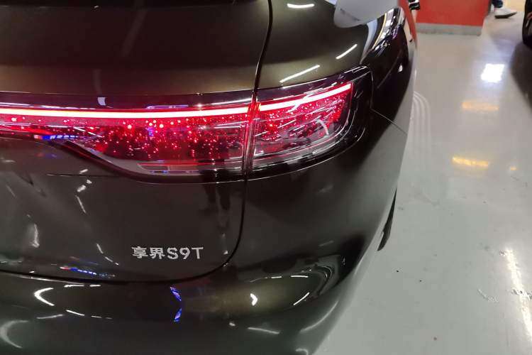 Used Hima S9T 2025 Model Pure Electric Four-Wheel-Drive Ultra Right Rear Taillight