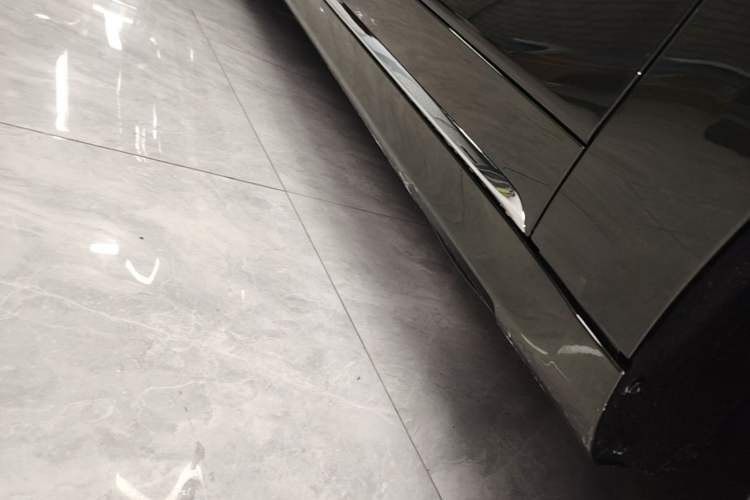 Used Hima S9T 2025 Model Pure Electric Four-Wheel-Drive Ultra Right Side Sill