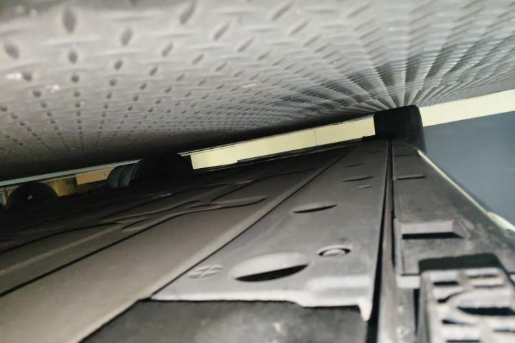 Used Hima S9T 2025 Model Pure Electric Four-Wheel-Drive Ultra Right Side Sill