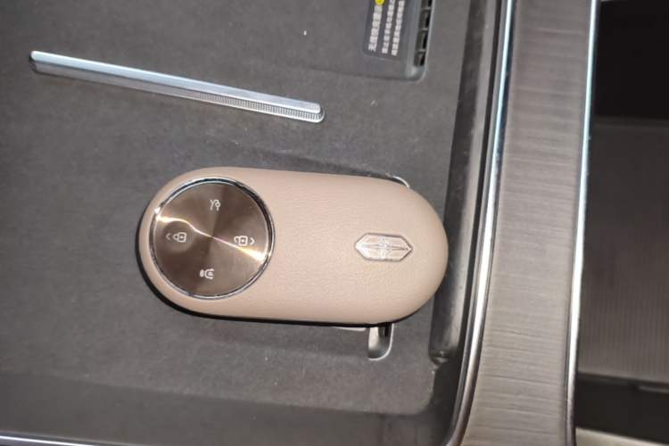 Used Hima S9T 2025 Model Pure Electric Four-Wheel-Drive Ultra Vehicle Key