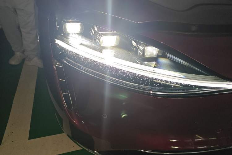 Used Hima S9T 2025 Model Range-Extended Max Right Front Headlight