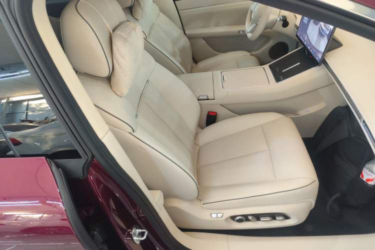 Used Hima S9T 2025 Model Pure Electric Four-Wheel-Drive Ultra Right Front Seat