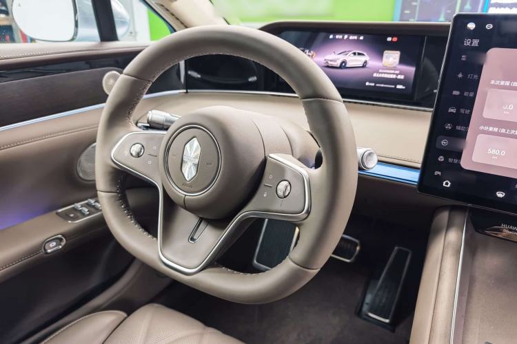 Used Hima S9T 2025 Model Range-Extended Ultra Long-Range Version Interior 1