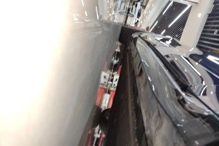Used Hima Shangjie Z7 2026 Model Ultra Right Side Sill