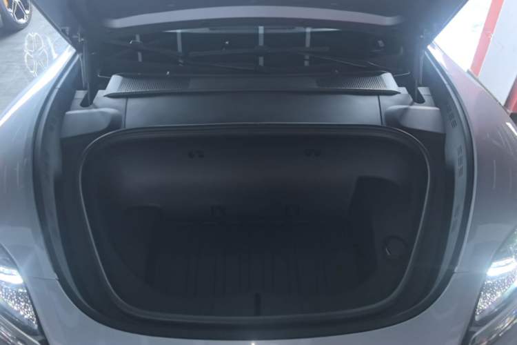 Used Hima Shangjie Z7 2026 Model Max+ Engine Bay