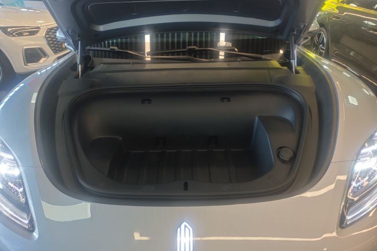 Used Hima Shangjie Z7 2026 Model Max Engine Bay