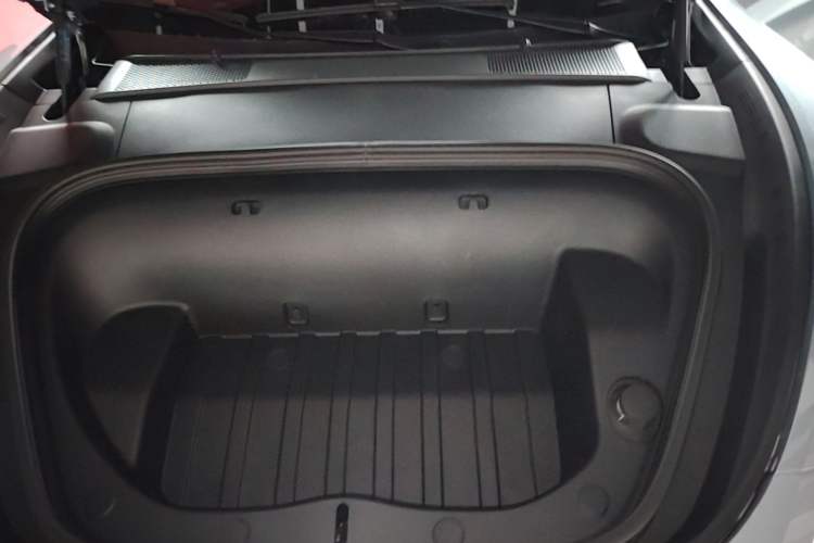 Used Hima Shangjie Z7 2026 Model Max+ Engine Bay