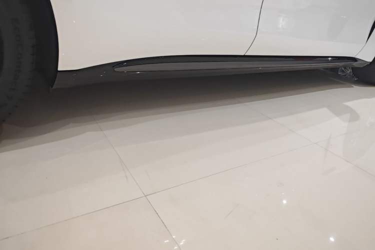 Used Hima Shangjie Z7 2026 Model Ultra Right Side Sill