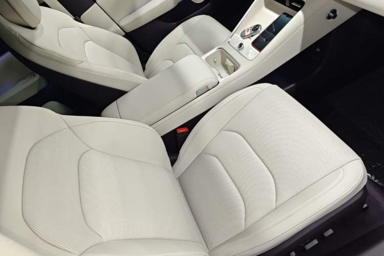Used Hima Shangjie Z7T 2026 Model Ultra Right Front Seat