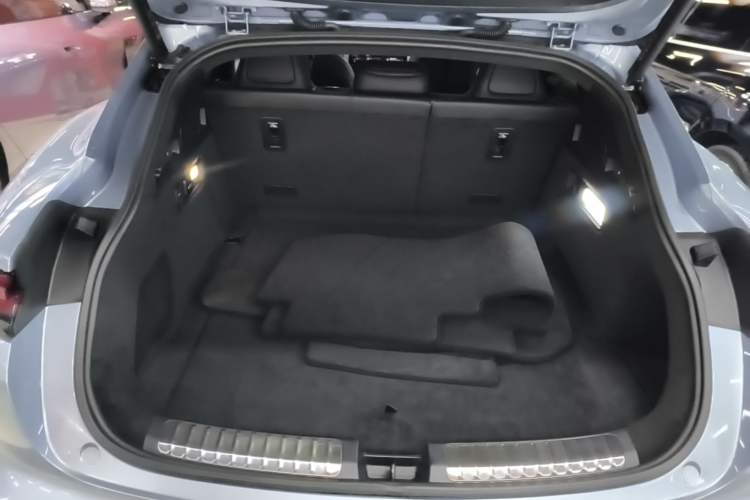 Used Hima Shangjie Z7T 2026 Model Max Trunk