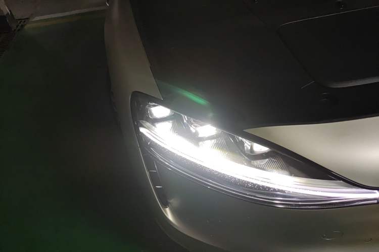 Used Hima Stelato S9 2024 All-Electric Ultra Four-Wheel-Drive Flagship Edition Right Front Headlight