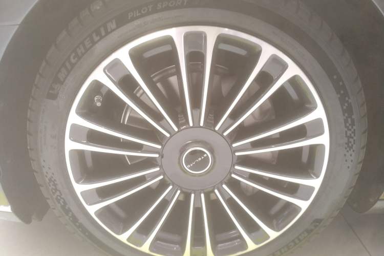Used Hima Stelato S9 2024 All-Electric Ultra Four-Wheel-Drive Flagship Edition Left Front Wheel Hub