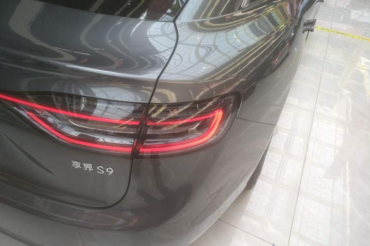 Used Hima Stelato S9 2024 All-Electric Ultra Four-Wheel-Drive Flagship Edition Right Rear Taillight