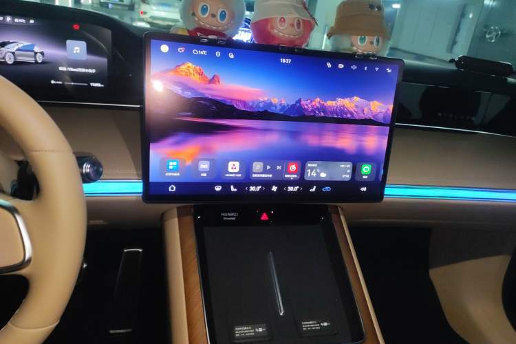 Used Hima Stelato S9 2024 All-Electric Ultra Four-Wheel-Drive Flagship Edition Audio And AC Panel