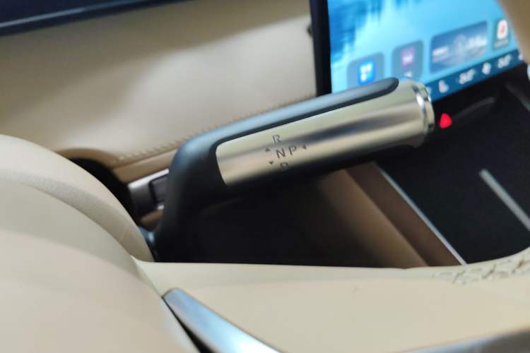 Used Hima Stelato S9 2024 All-Electric Ultra Four-Wheel-Drive Flagship Edition Gear Lever