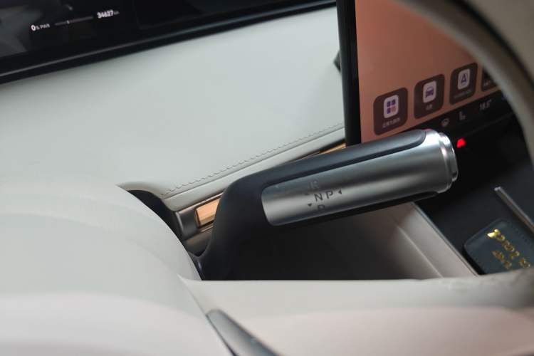 Used Hima Stelato S9 2024 All-Electric Ultra Four-Wheel-Drive Flagship Edition Gear Lever