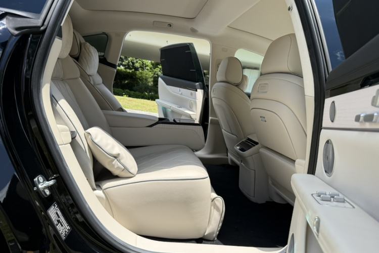 Used Hima Stelato S9 2024 All-Electric Max Rear-Drive Long-Range Version Interior 4