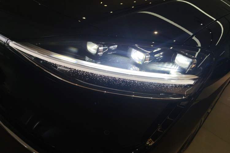 Used Hima Stelato S9 2024 All-Electric Ultra Four-Wheel-Drive Flagship Edition Left Front Headlight