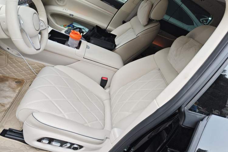Used Hima Stelato S9 2024 All-Electric Max Rear-Drive Long-Range Version Left Front Seat