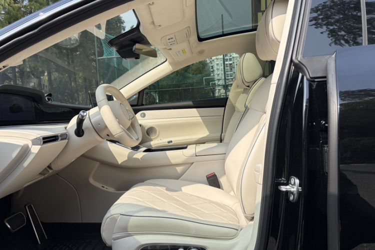 Used Hima Stelato S9 2024 All-Electric Max Rear-Drive Long-Range Version Left Front Seat