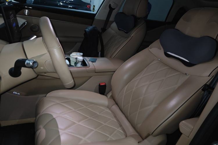 Used Hima Stelato S9 2024 All-Electric Max Rear-Drive Long-Range Version Left Front Seat